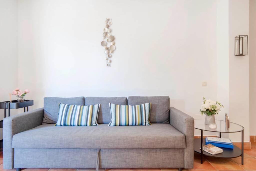 035 - Bright And Relaxing Two Bedroom With Sea Views From The Gardens Lejlighed